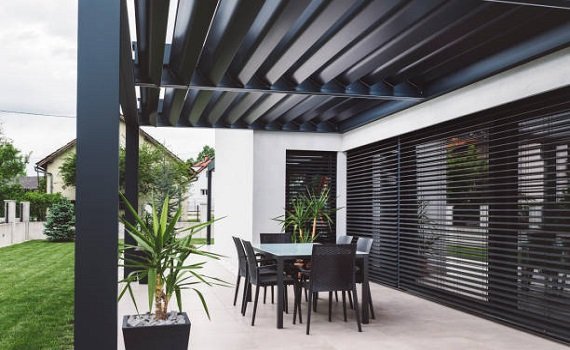 Stylish Outdoor Blinds in Dubai