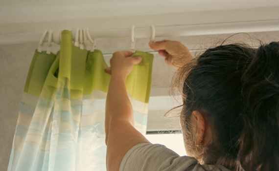 curtain hanging Dubai